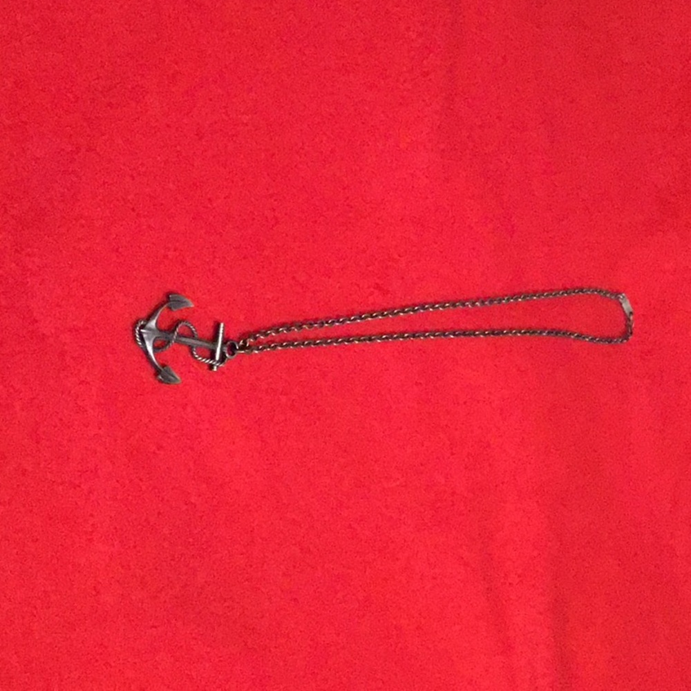 18 inch chain with beautiful 1 3/4 inch anchor pendant in excellent condition